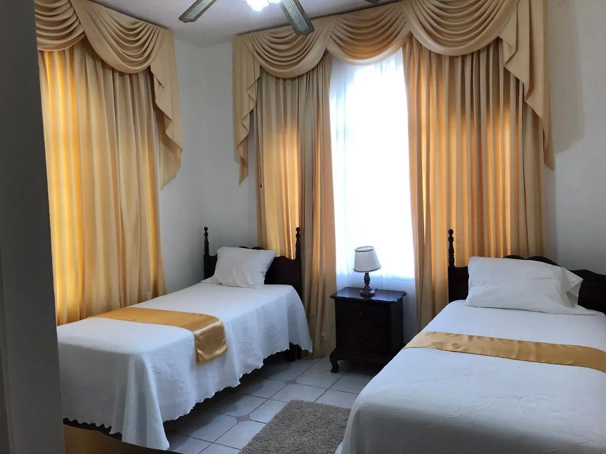 Goldenview Guesthouse Ότσο Ρίος Πανσιόν