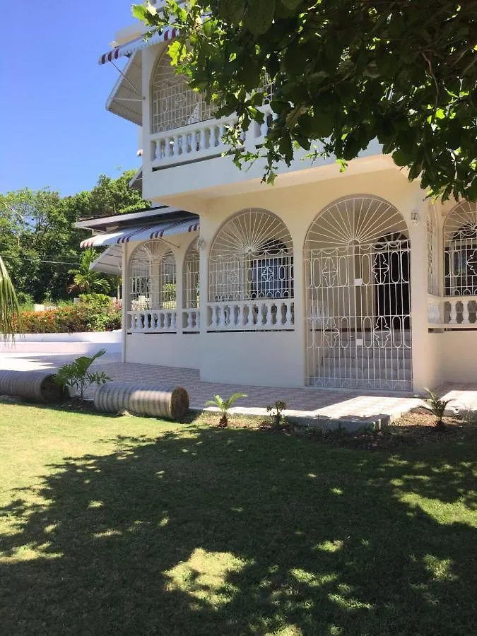 بيت ضيافة Goldenview Guesthouse أوشو ريوس جامايكا