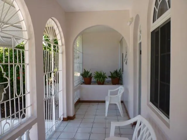 Goldenview Guesthouse Ocho Rios 0*,